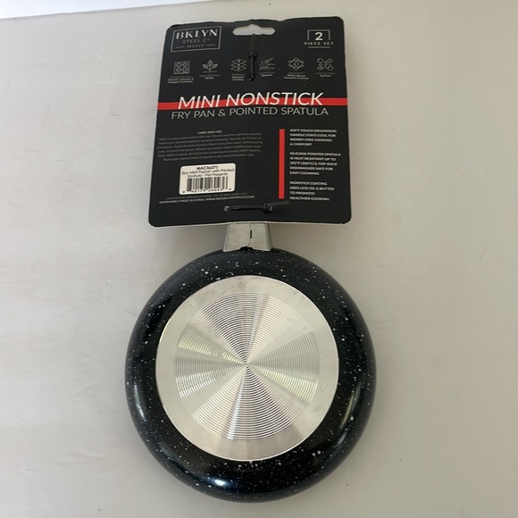 Mini Non-stick frying pan with spatula NWT - Picture 4 of 4